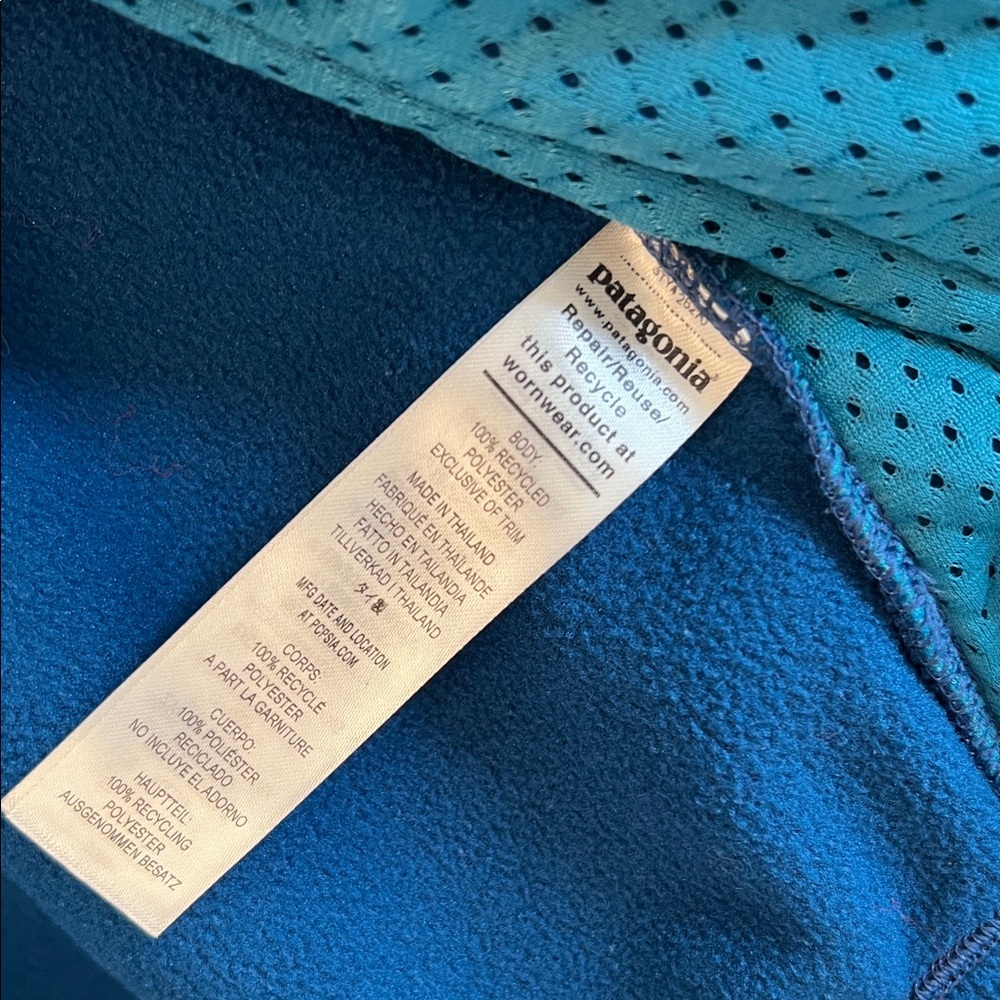 Patagonia women’s nylon jacket with a hood - Picture 8 of 8